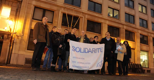 Rassemblement des journalistes devant le cabinet du ministre des pensions